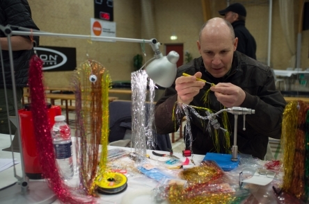 Large flies! Large flies!